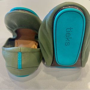 Olive Tieks size 9